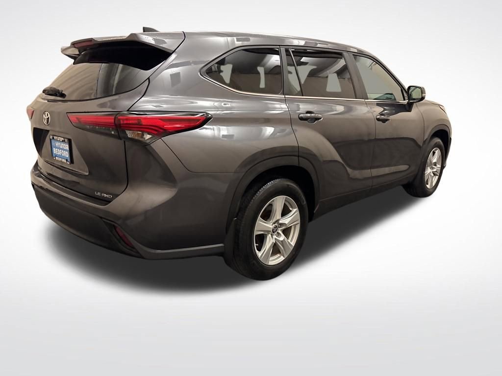 Used 2023 Toyota Highlander LE AWD/4WD image 5
