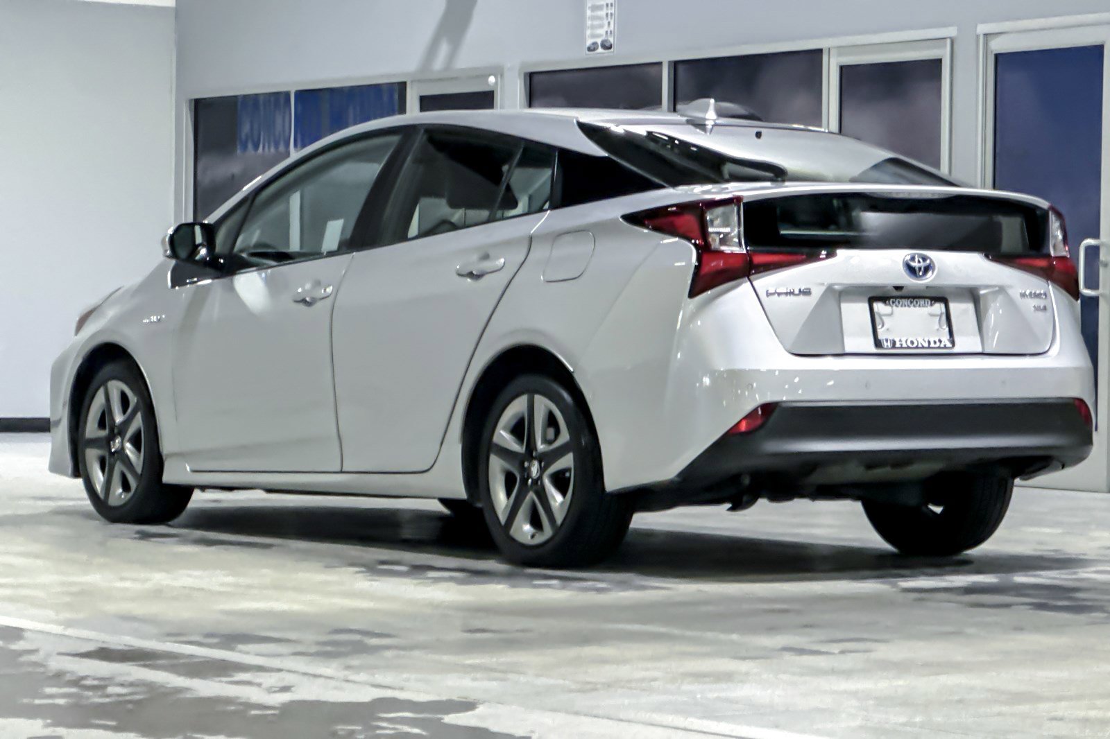 Used 2020 Toyota Prius XLE image 3
