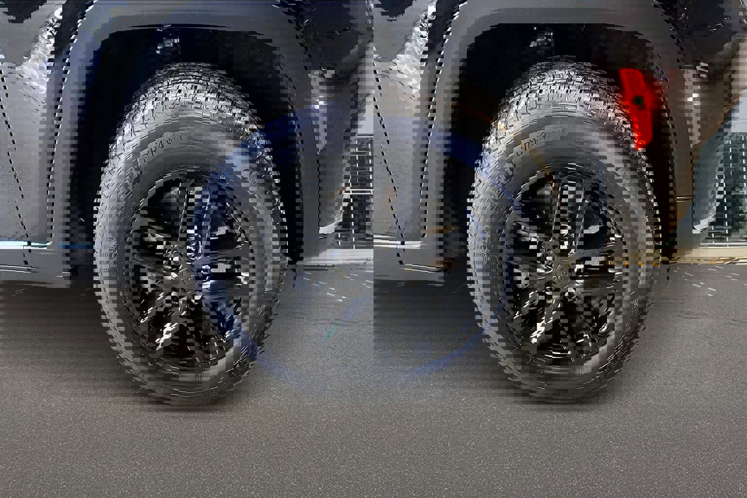 Used 2023 Jeep Grand Cherokee L Laredo image 34