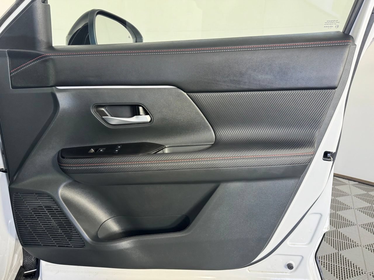 Used 2025 Nissan Kicks SR FWD image 31