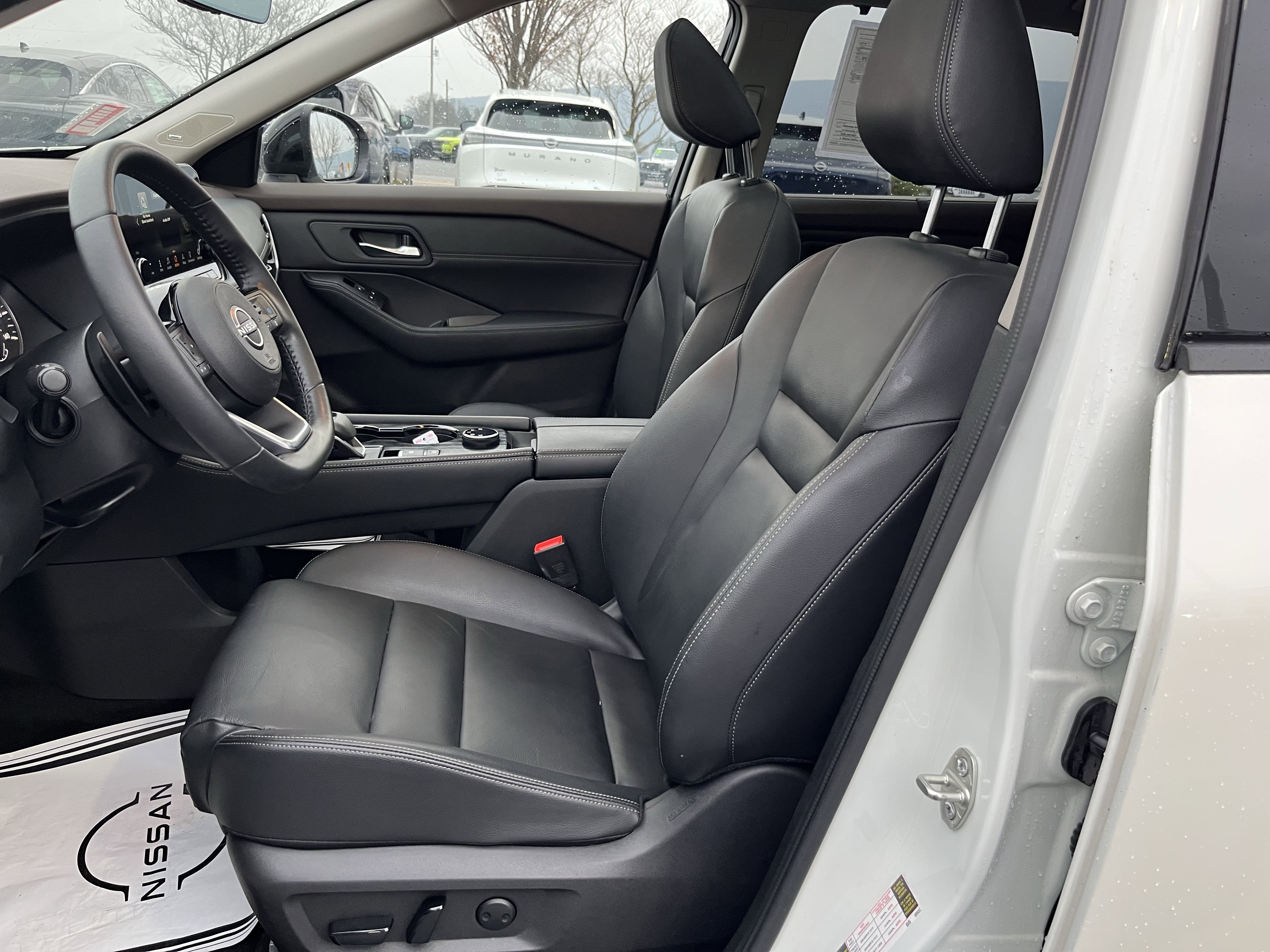 Used 2023 Nissan Rogue SL w/ SL Premium Package image 14