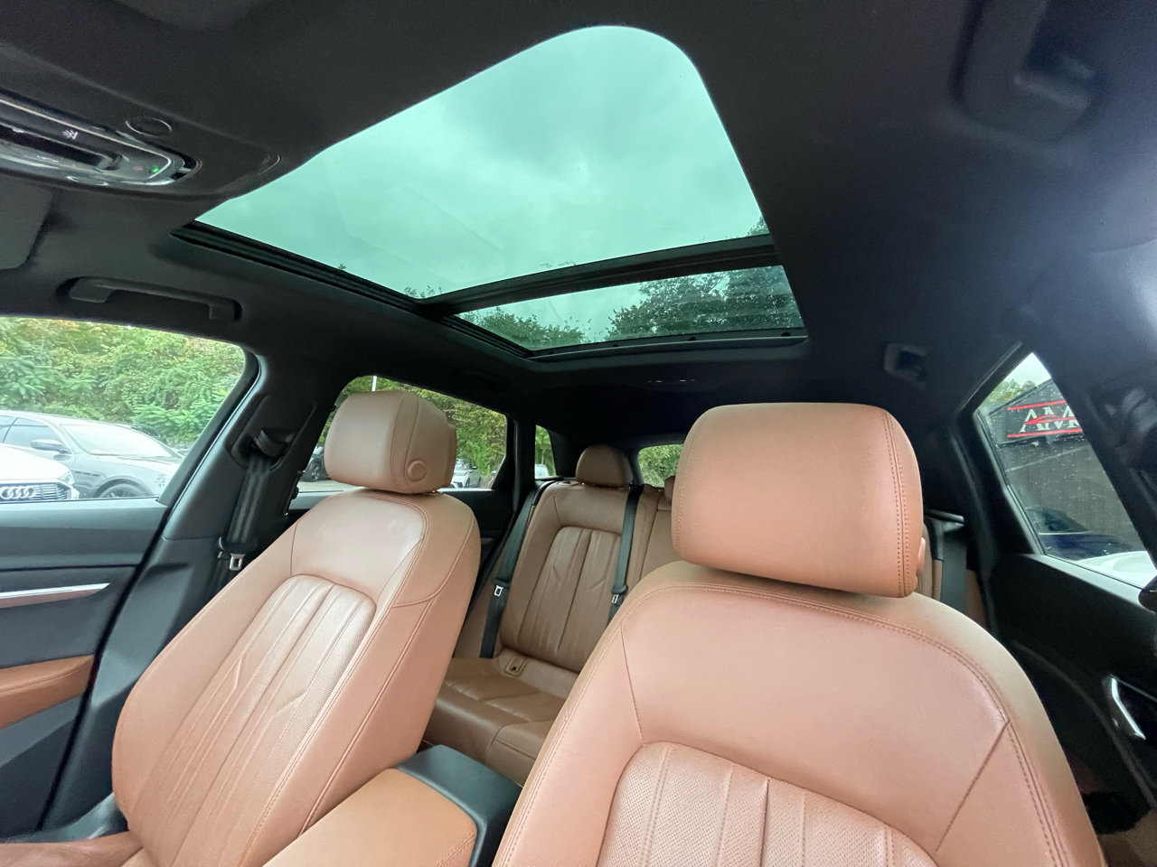 Used 2023 Audi e-tron Premium Plus w/ Premium Plus Package image 50