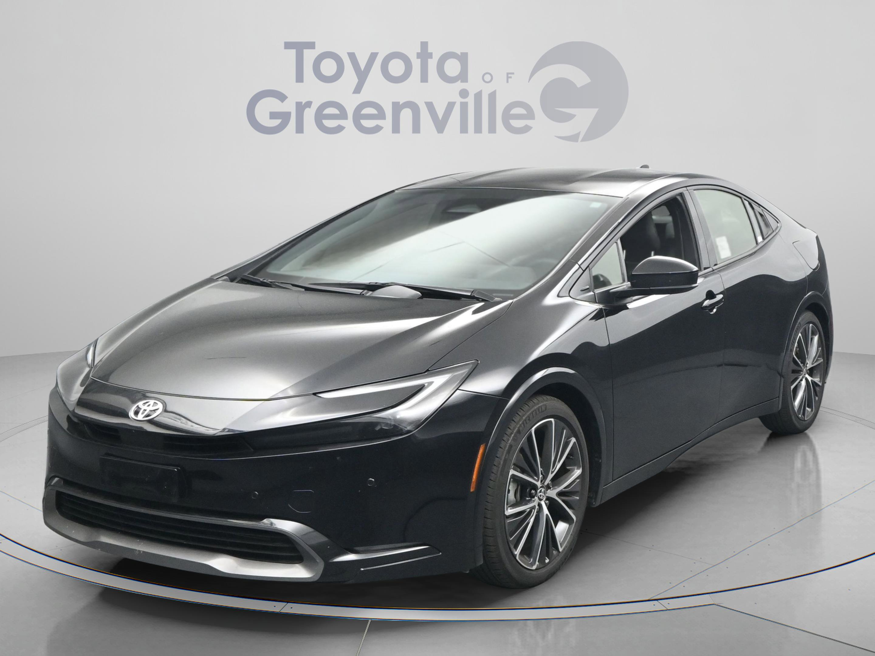 Used 2025 Toyota Prius XLE FWD image 2