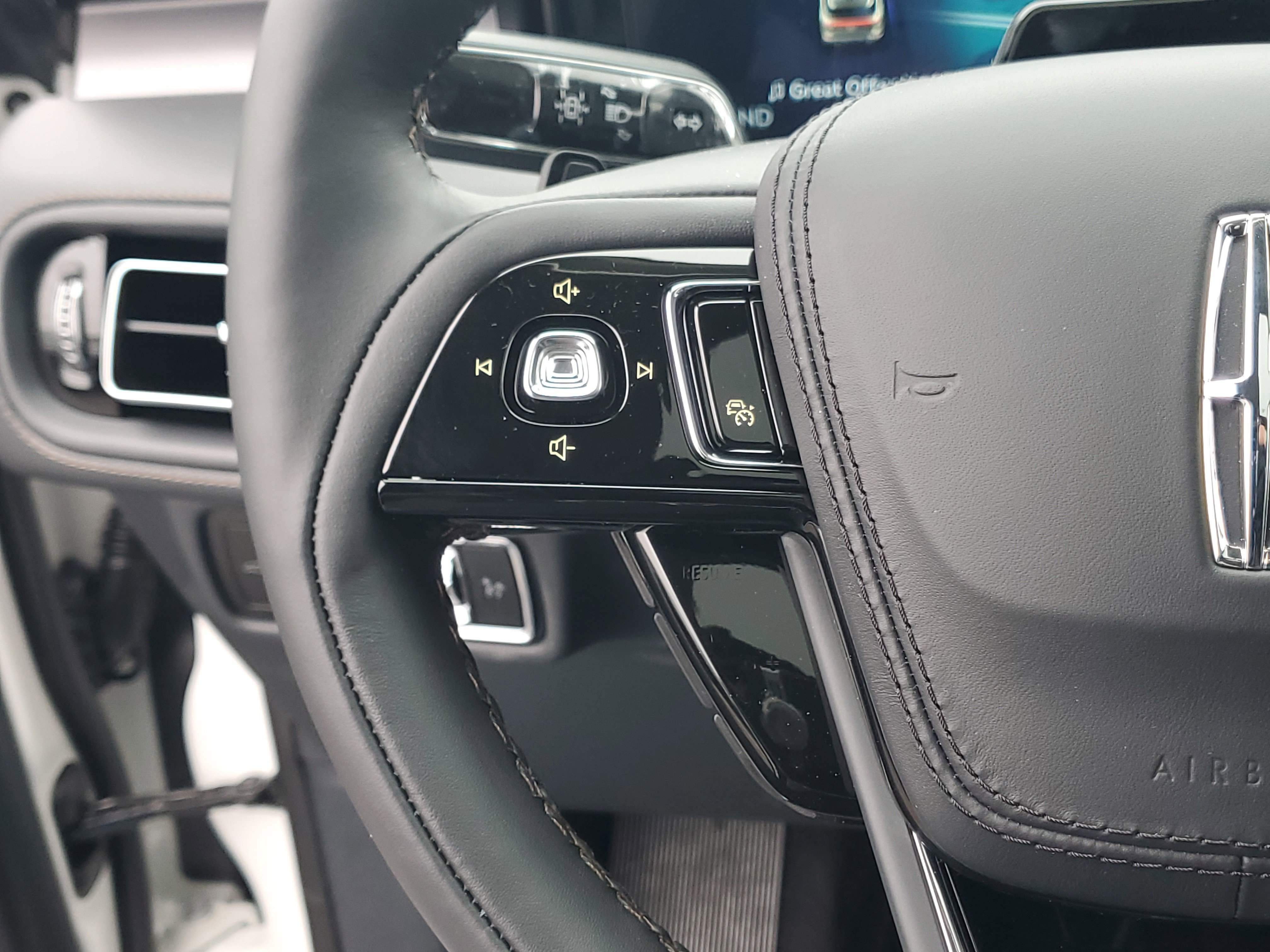 New 2026 Lincoln Aviator AWD image 16