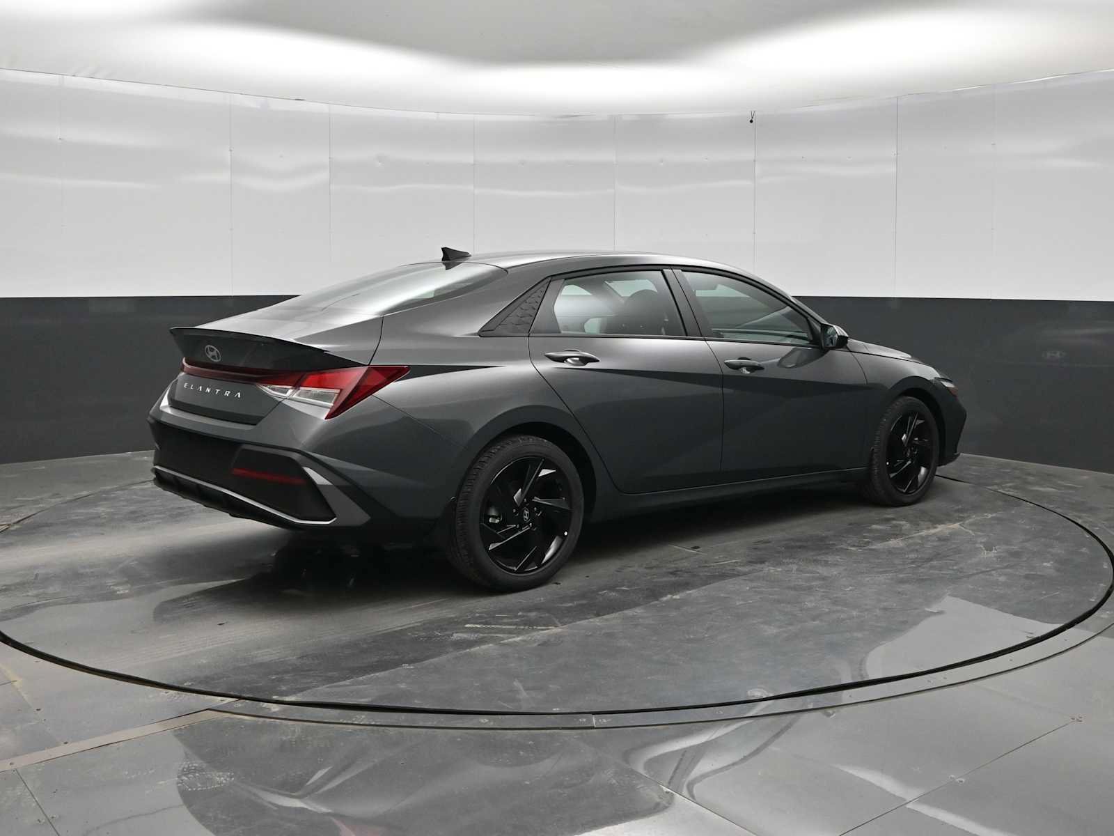 New 2026 Hyundai Elantra SEL Sport FWD image 7