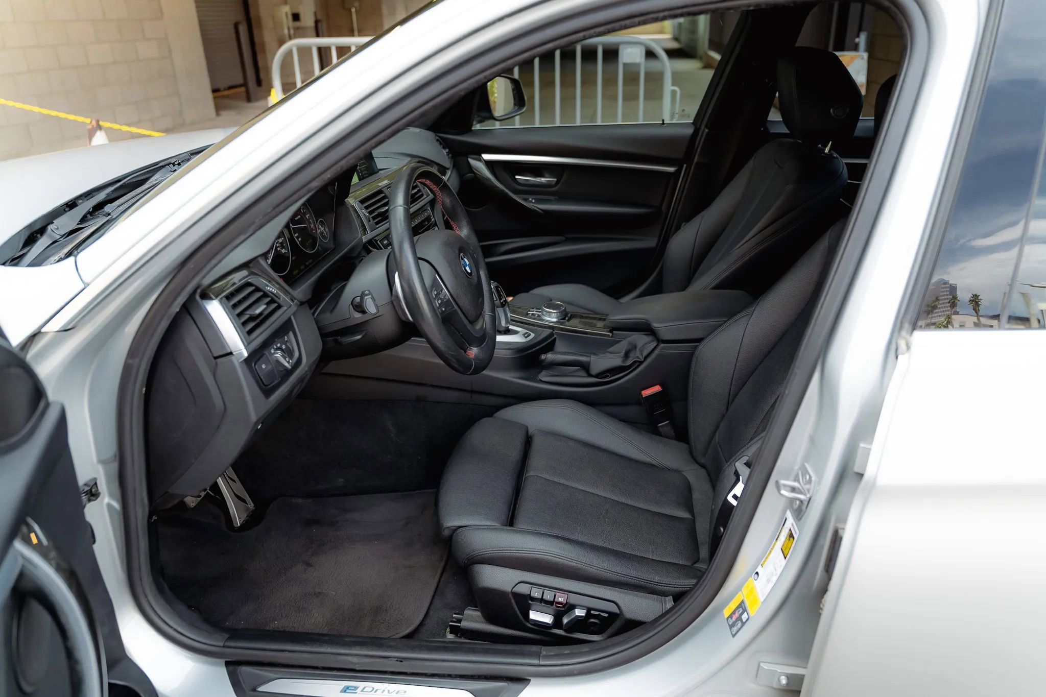 Used 2018 BMW 330e 330e iPerformance Sedan 4D image 48
