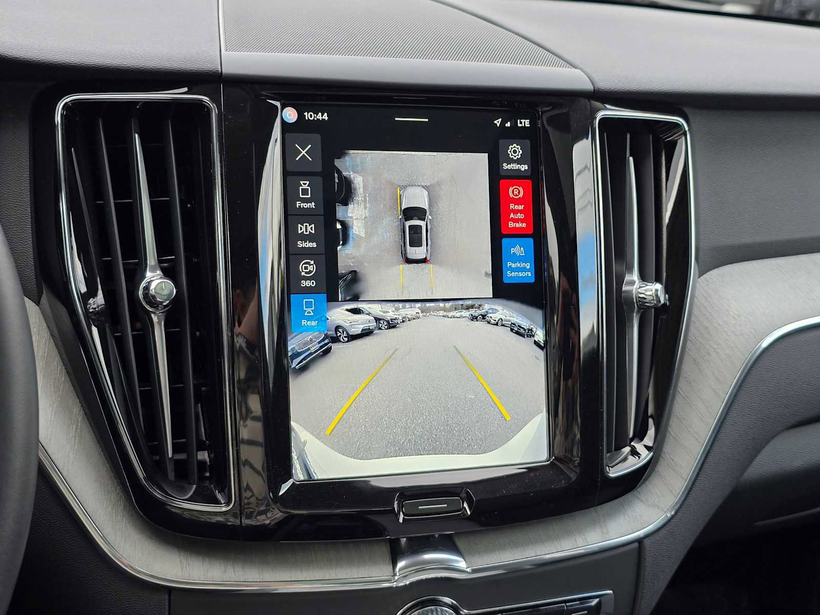 Certified 2025 Volvo XC60 B5 Plus image 23