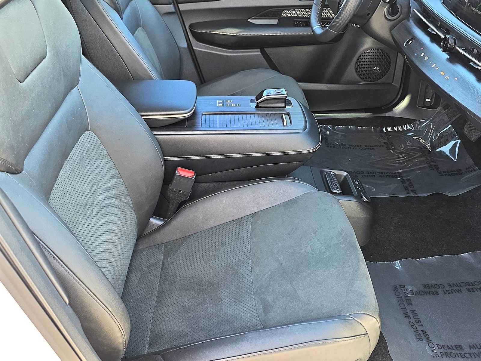 Used 2023 Nissan Ariya AWD image 17