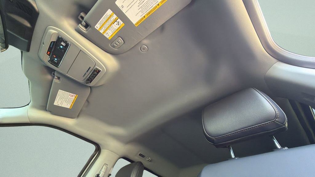 Used 2025 Ford F250 Lariat w/ Black Appearance Package image 16