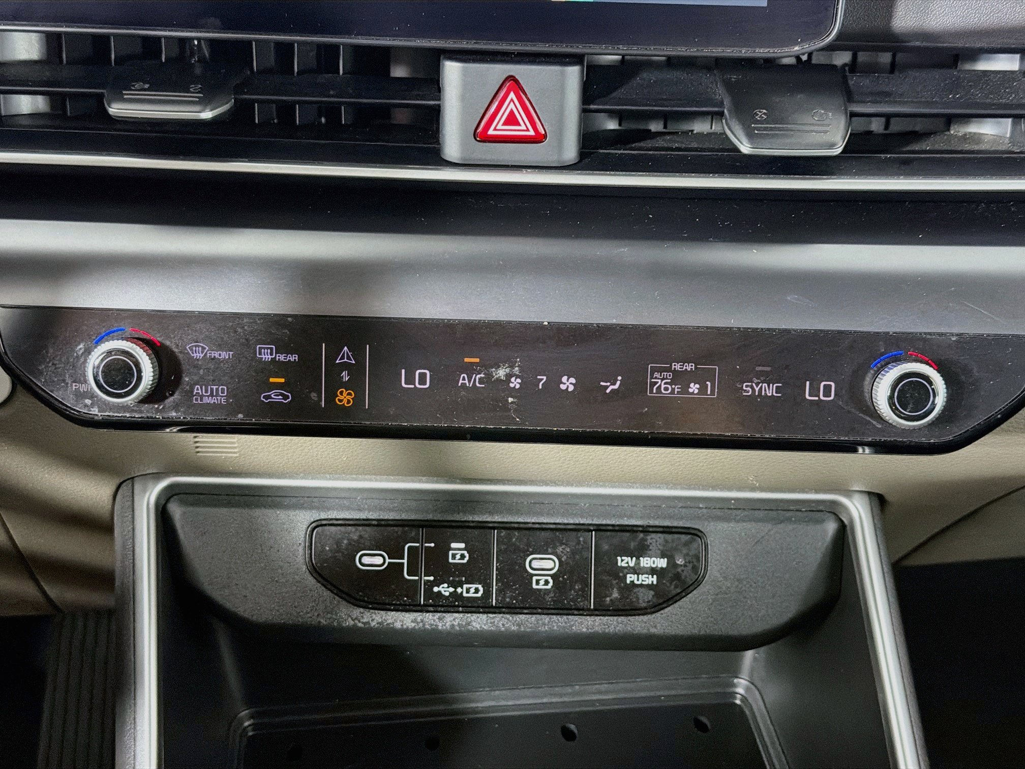 Used 2026 Kia Carnival FWD image 24