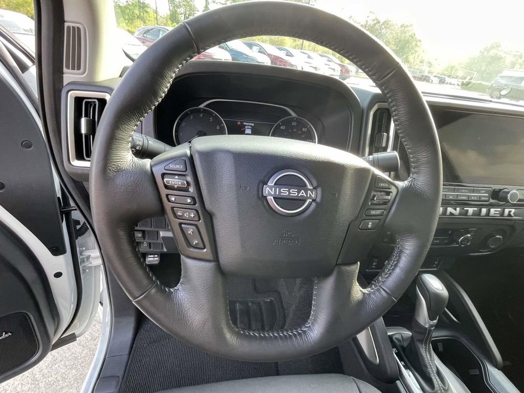Used 2025 Nissan Frontier SV w/ SV Convenience Package image 19