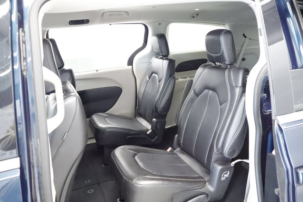 Certified 2023 Chrysler Pacifica Touring-L FWD image 18