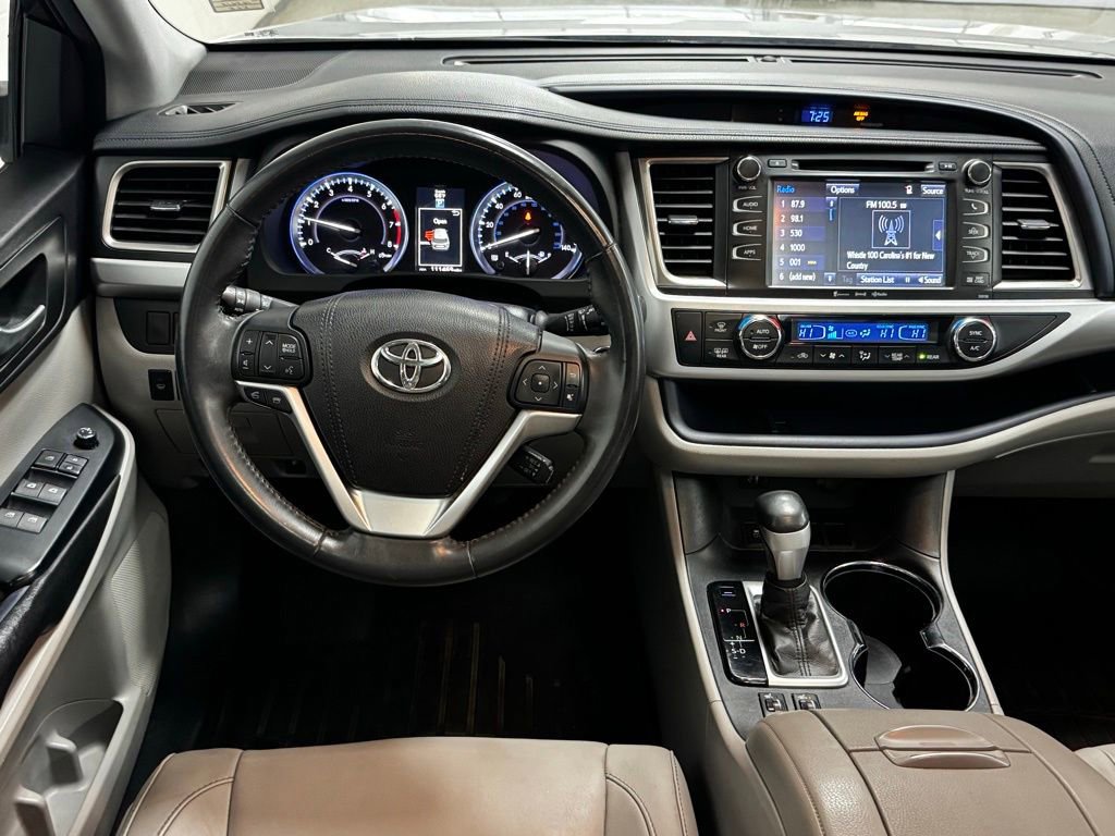 Used 2016 Toyota Highlander XLE FWD image 12