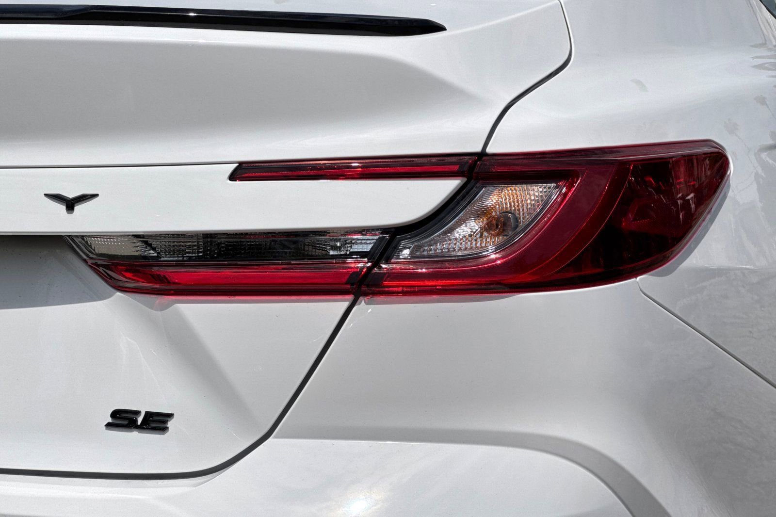 New 2026 Toyota Camry Hybrid FWD image 31