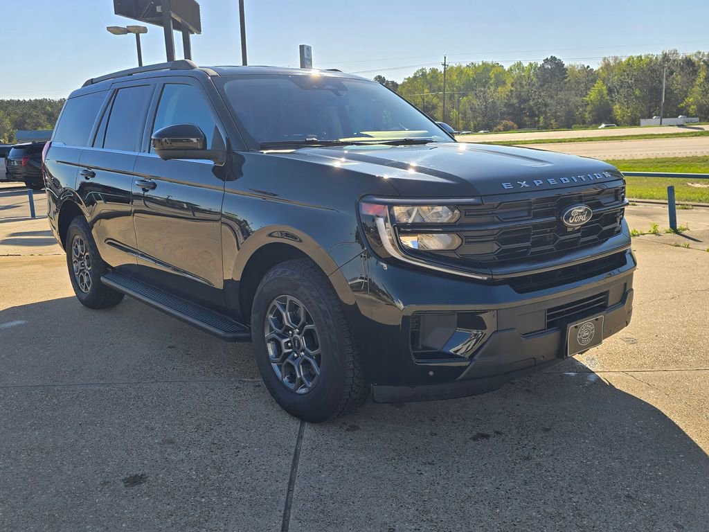 Used 2025 Ford Expedition Active image 10