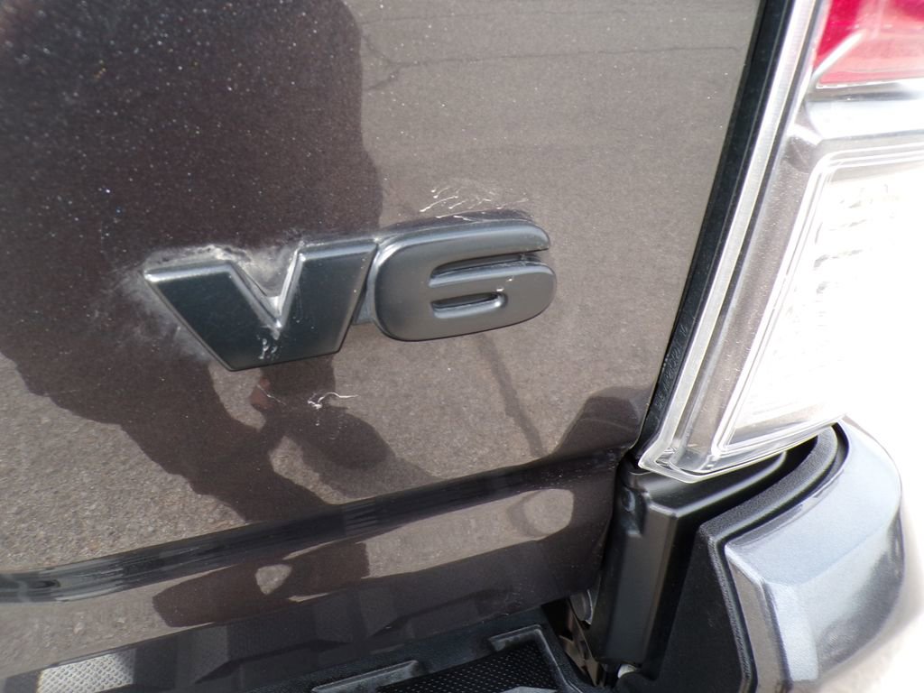 Used 2021 Toyota Tacoma TRD Sport w/ TRD Premium Sport Package AWD/4WD image 6