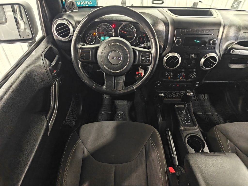 Used 2014 Jeep Wrangler Unlimited Sahara AWD/4WD image 4