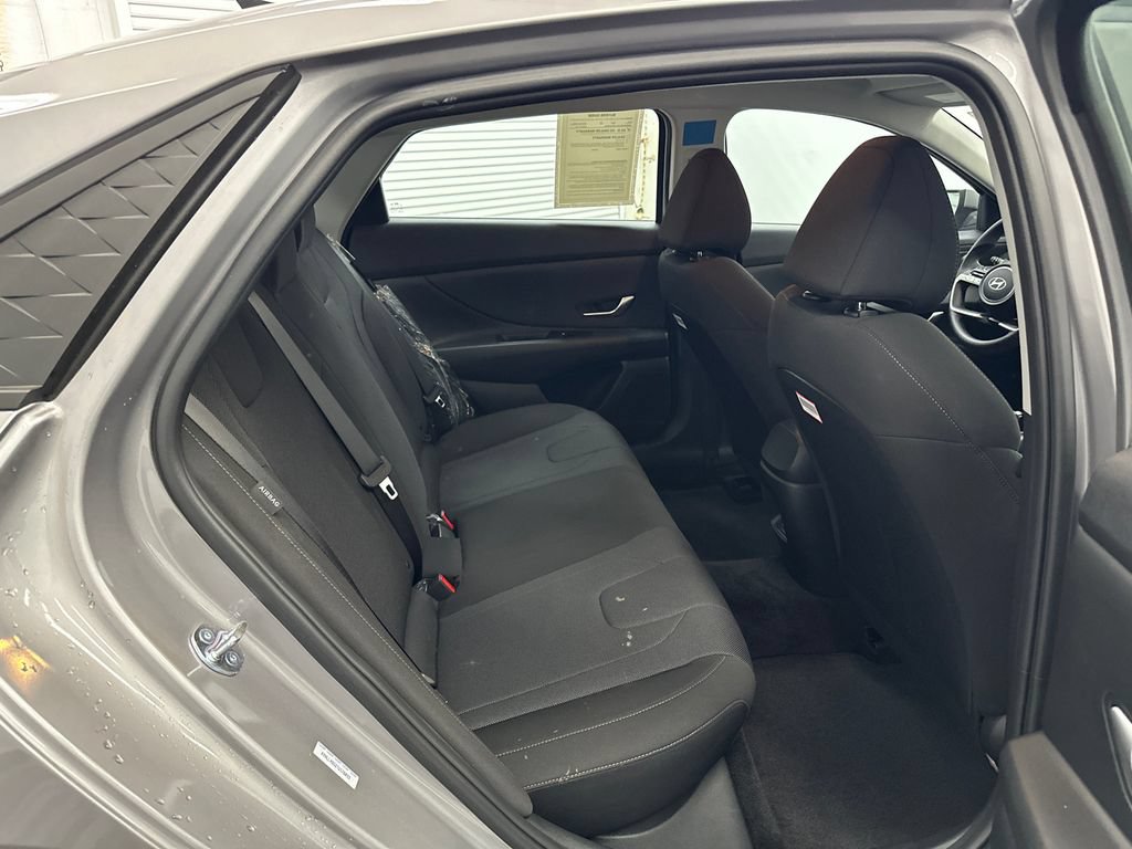 Used 2026 Hyundai Elantra SE w/ Cargo Package FWD image 15
