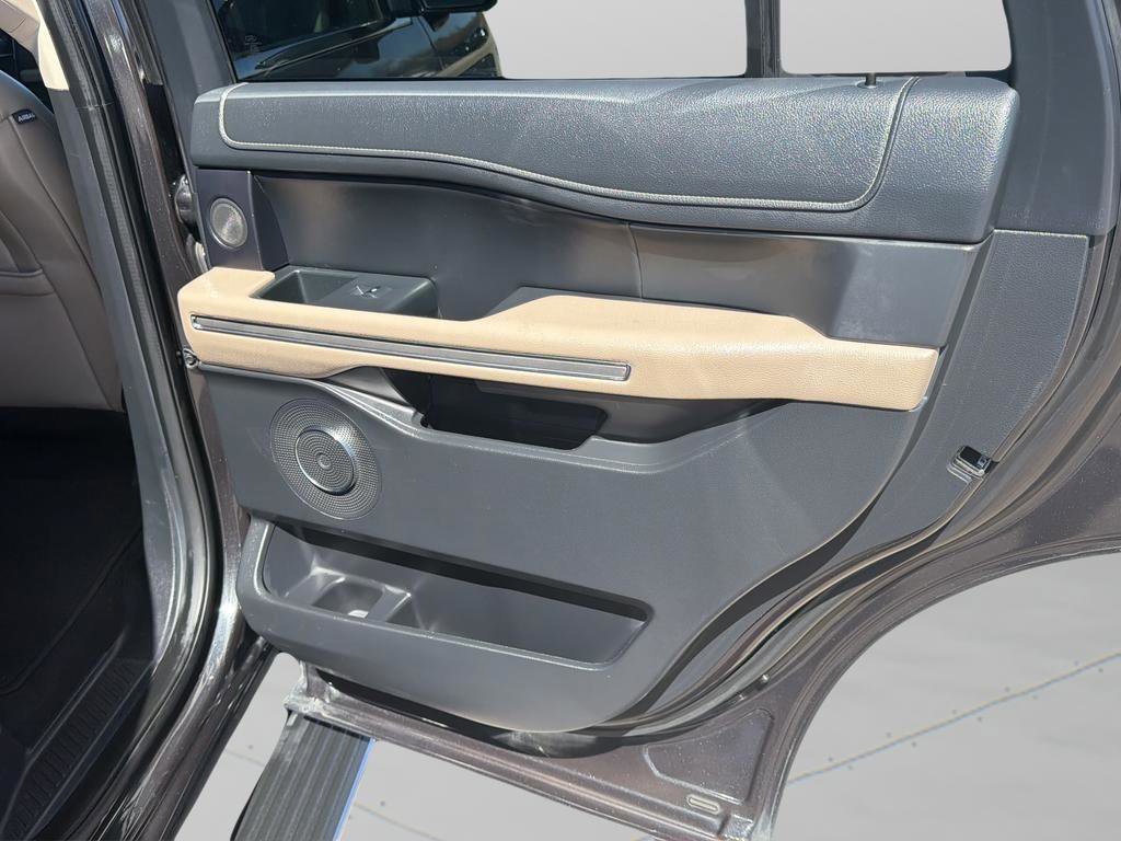 Used 2023 Ford Expedition Limited image 8