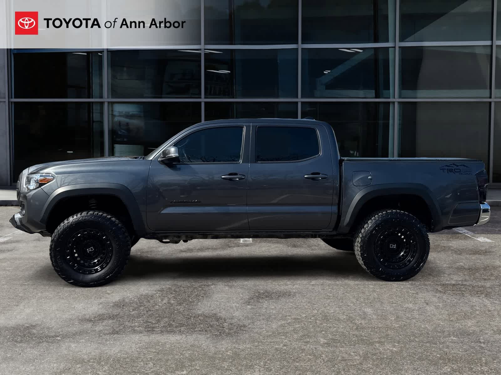 Used 2022 Toyota Tacoma TRD Off-Road AWD/4WD image 8