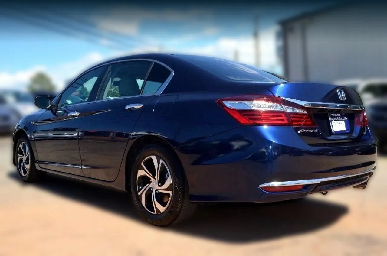 Used 2017 Honda Accord LX image 4