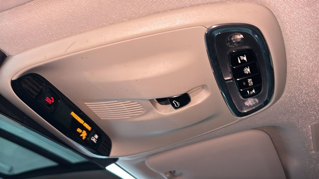 Used 2018 Volvo XC60 T5 Momentum w/ Vision Package image 22