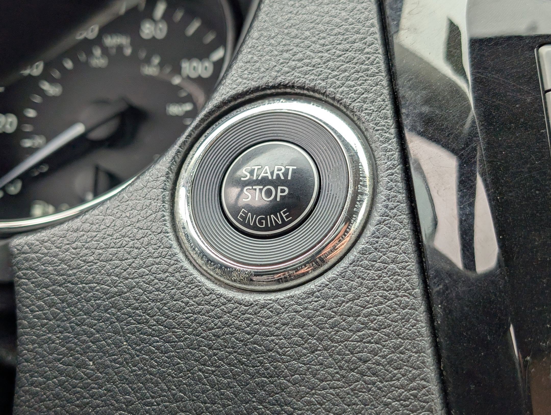 Used 2018 Nissan Rogue SV AWD/4WD image 19