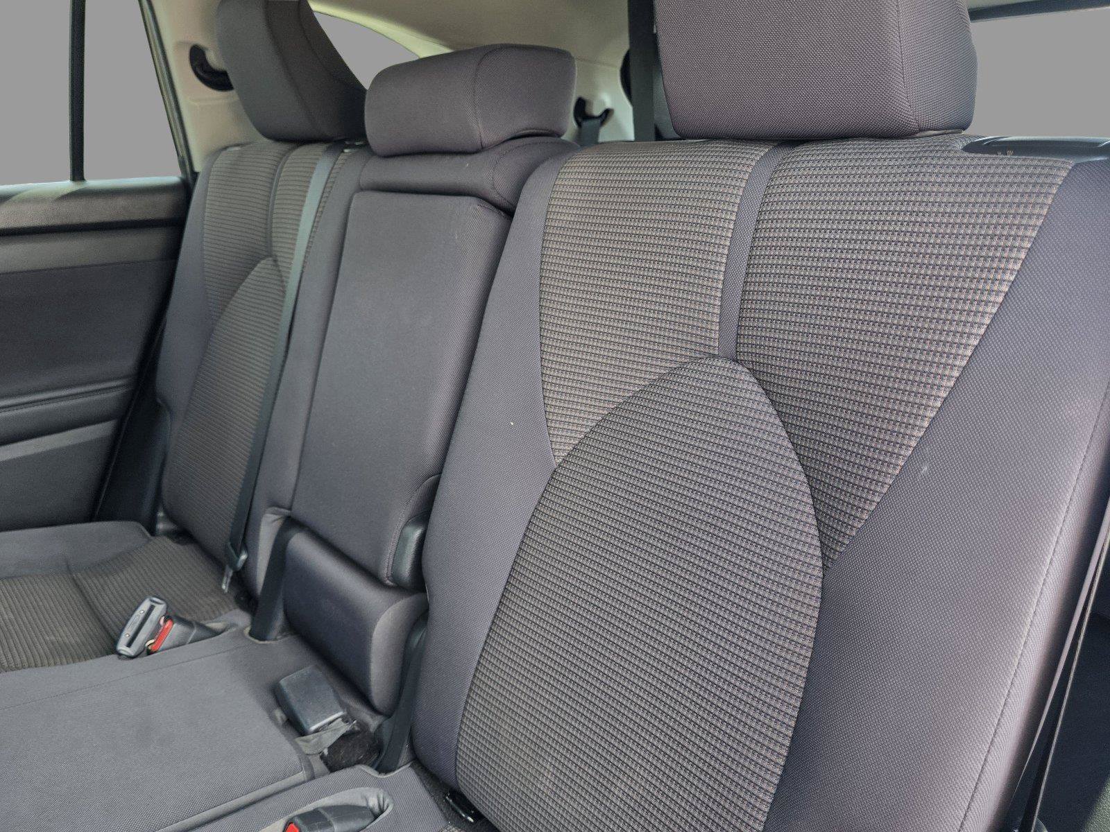 Used 2023 Toyota Highlander LE FWD image 27