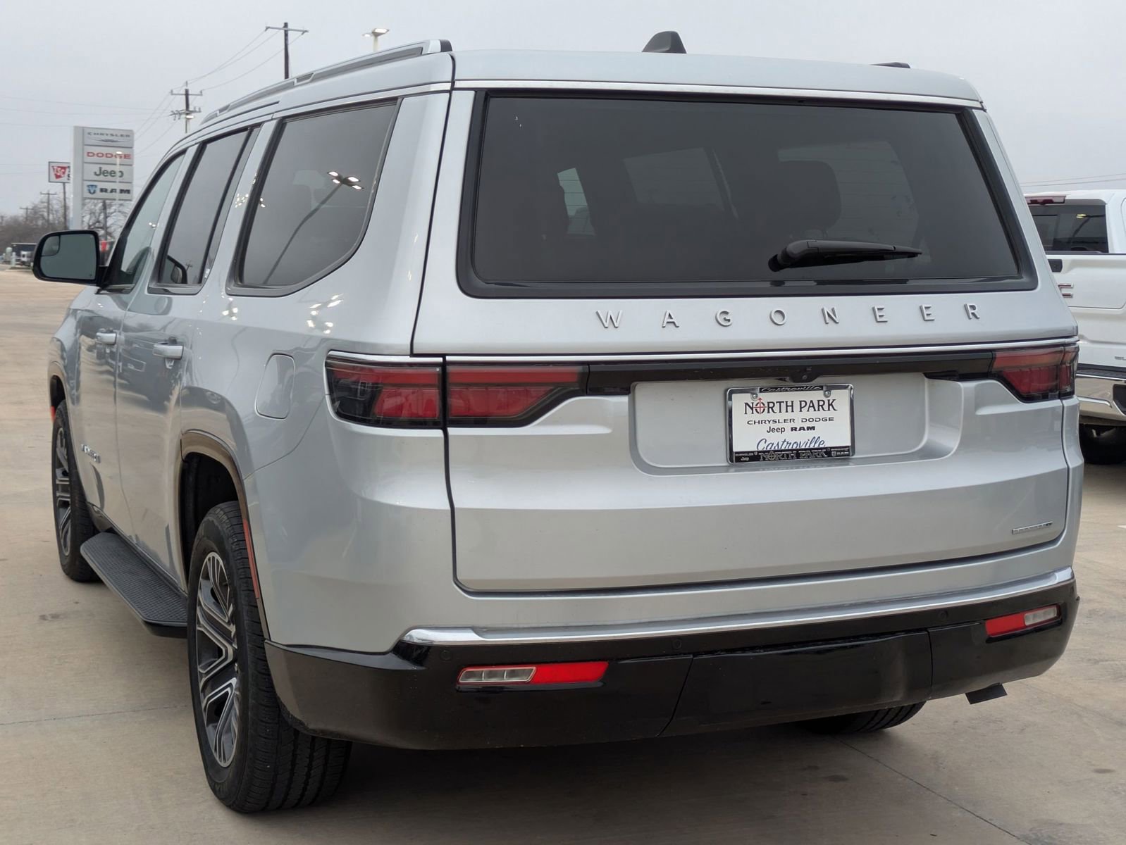 Used 2024 Jeep Wagoneer Series II w/ Flexible Seating Group image 5