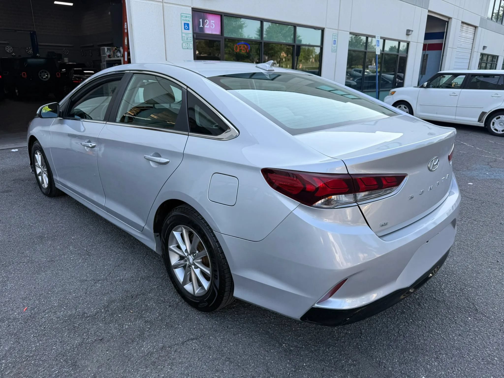 Used 2018 Hyundai Sonata SE FWD image 14