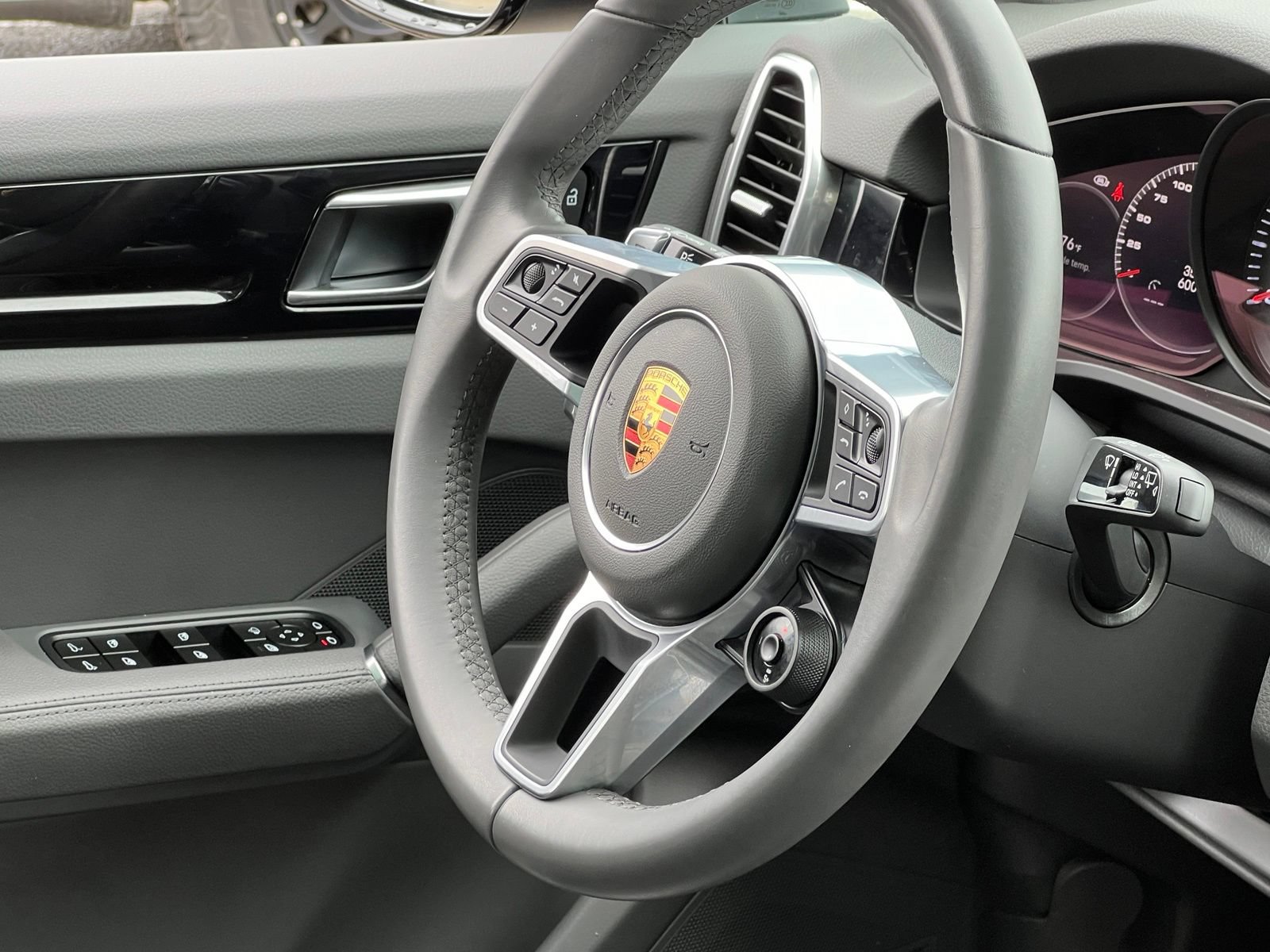 Certified 2023 Porsche Cayenne AWD/4WD image 42