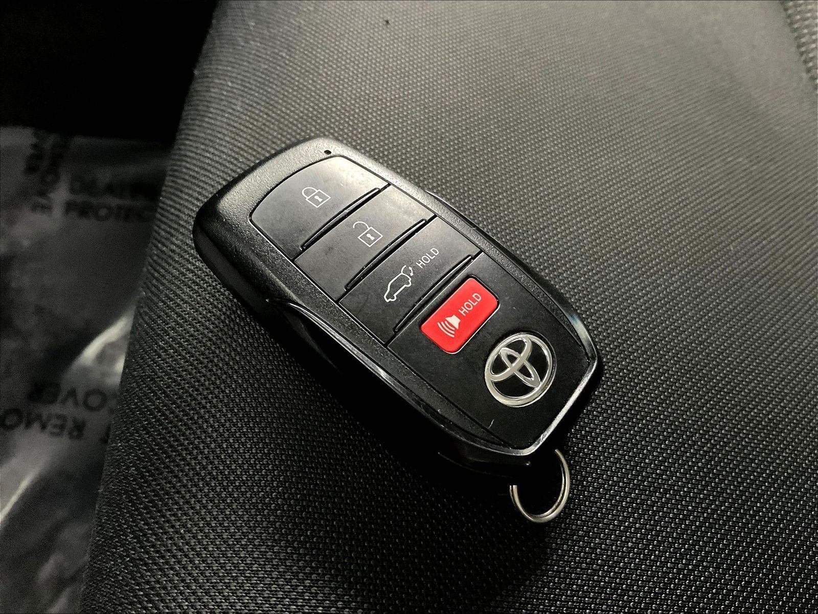 Used 2023 Toyota Venza LE AWD/4WD image 33