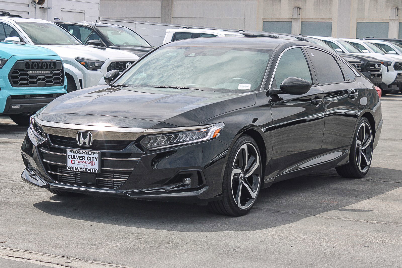 Used 2022 Honda Accord Sport image 3
