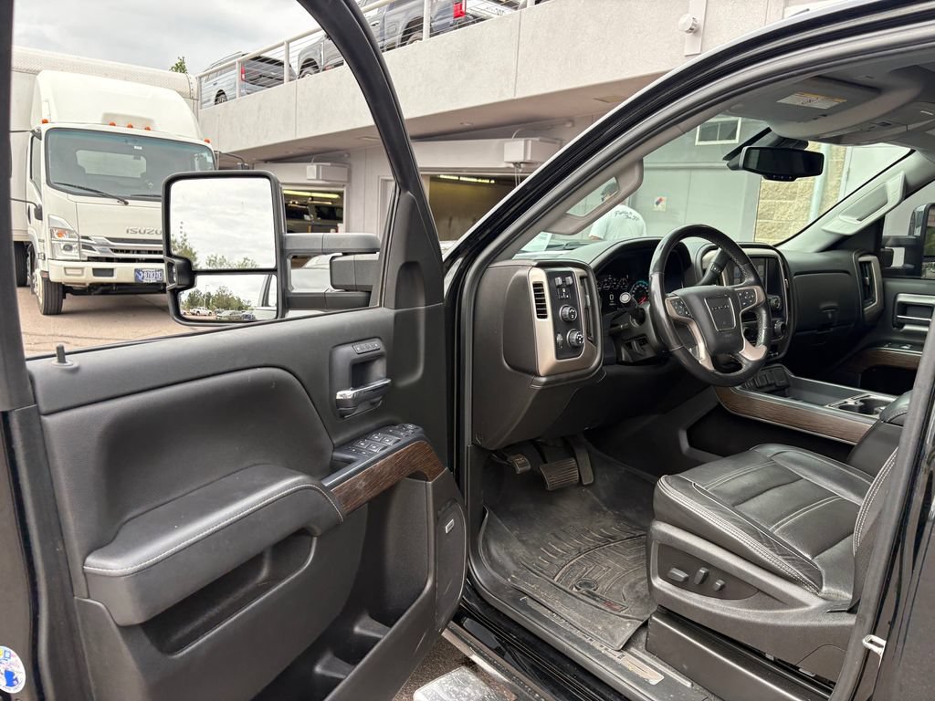 Used 2019 GMC Sierra 2500 Denali w/ Duramax Plus Package AWD/4WD image 15