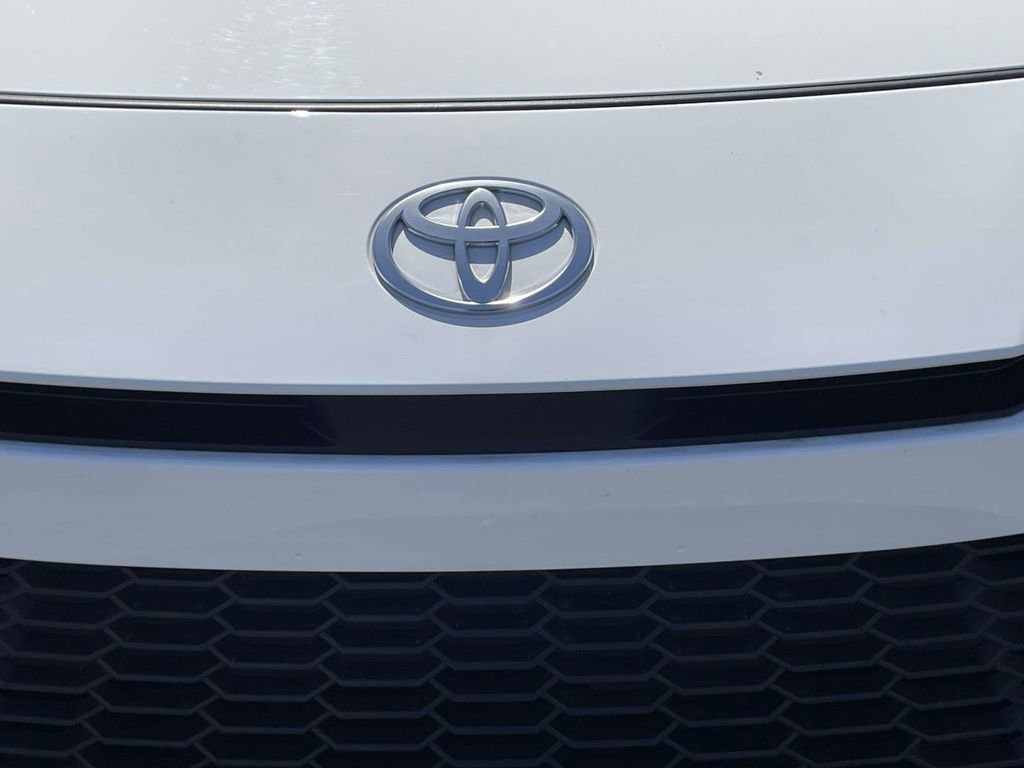 Used 2025 Toyota Camry SE w/ Convenience Package FWD image 6