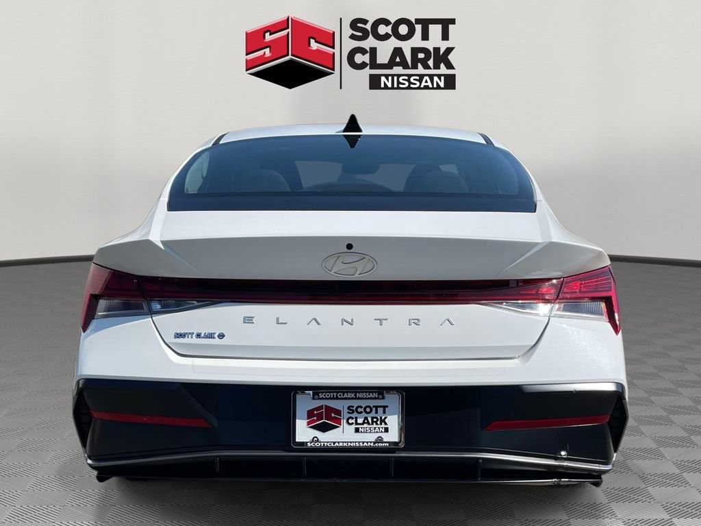 Used 2024 Hyundai Elantra SEL FWD image 5