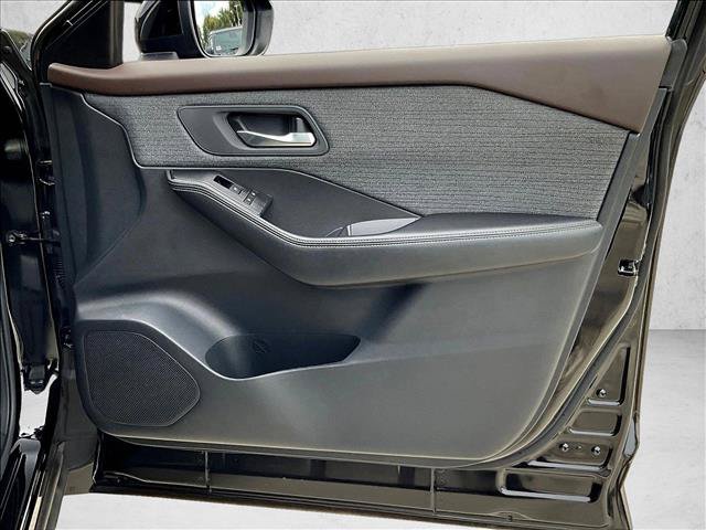 Used 2023 Nissan Rogue SV FWD image 15