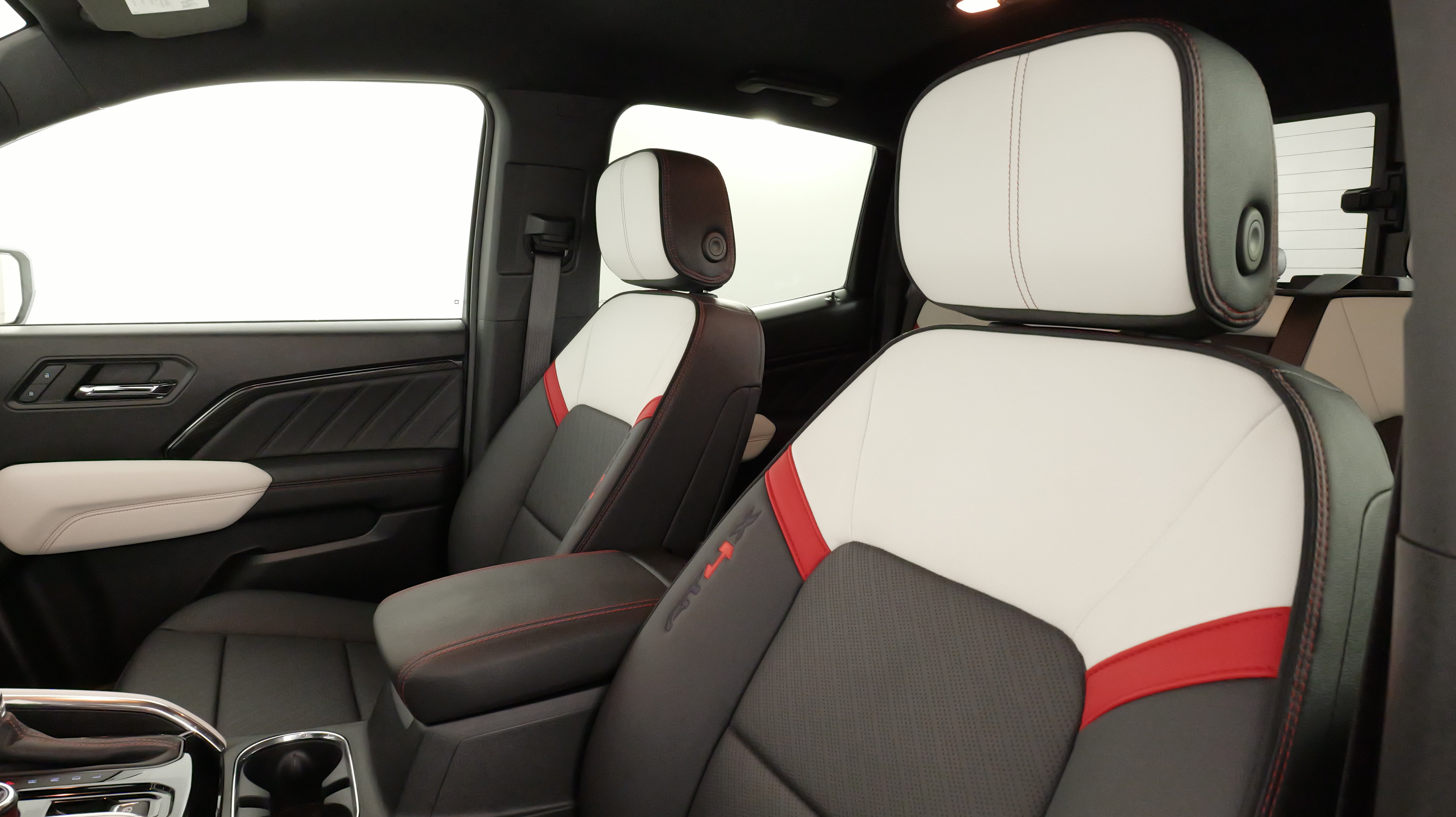 Used 2024 GMC Canyon AT4X AWD/4WD image 32