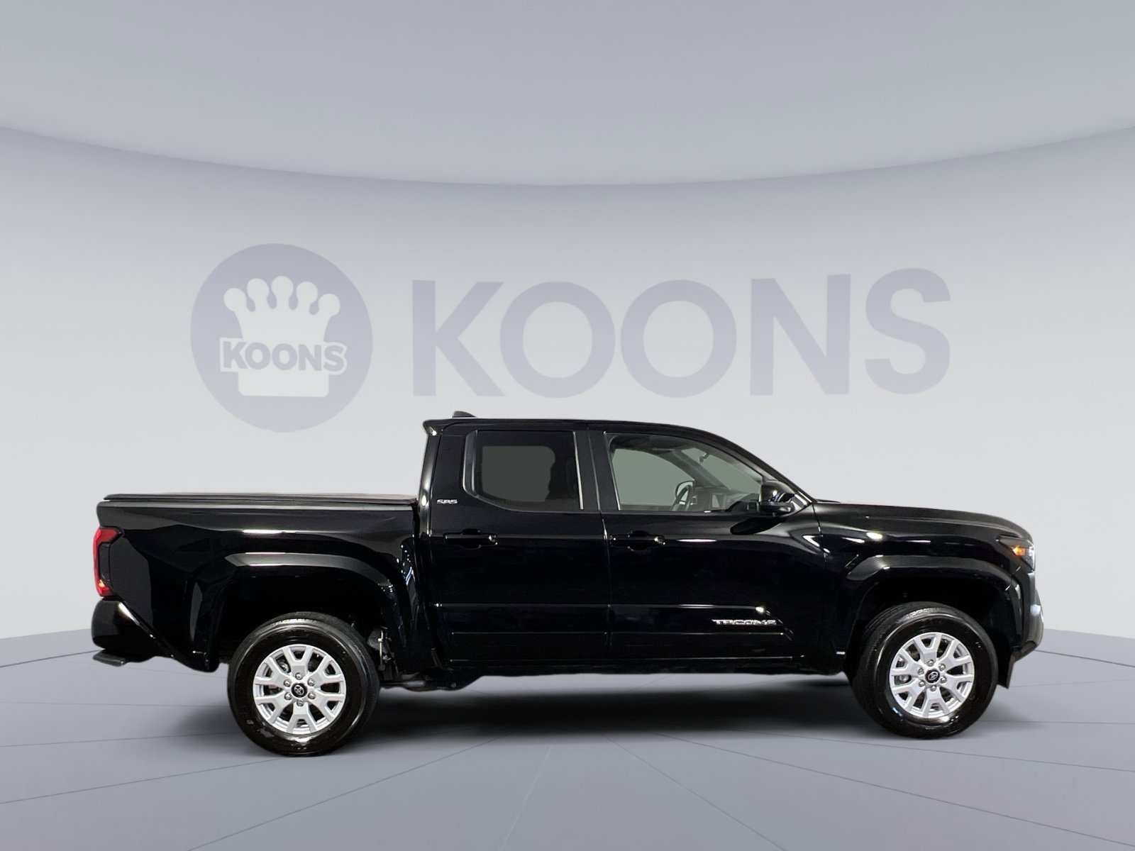 Used 2024 Toyota Tacoma SR5 AWD/4WD image 12