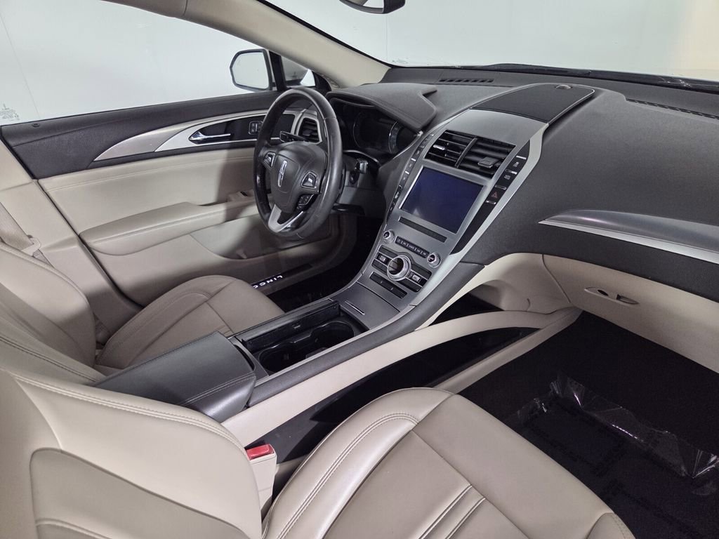 Used 2019 Lincoln MKZ Premiere image 32