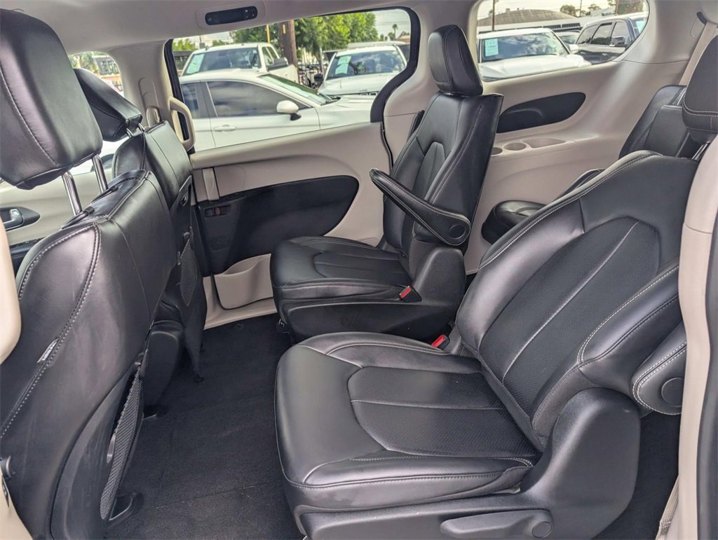 Used 2024 Chrysler Pacifica Select image 11
