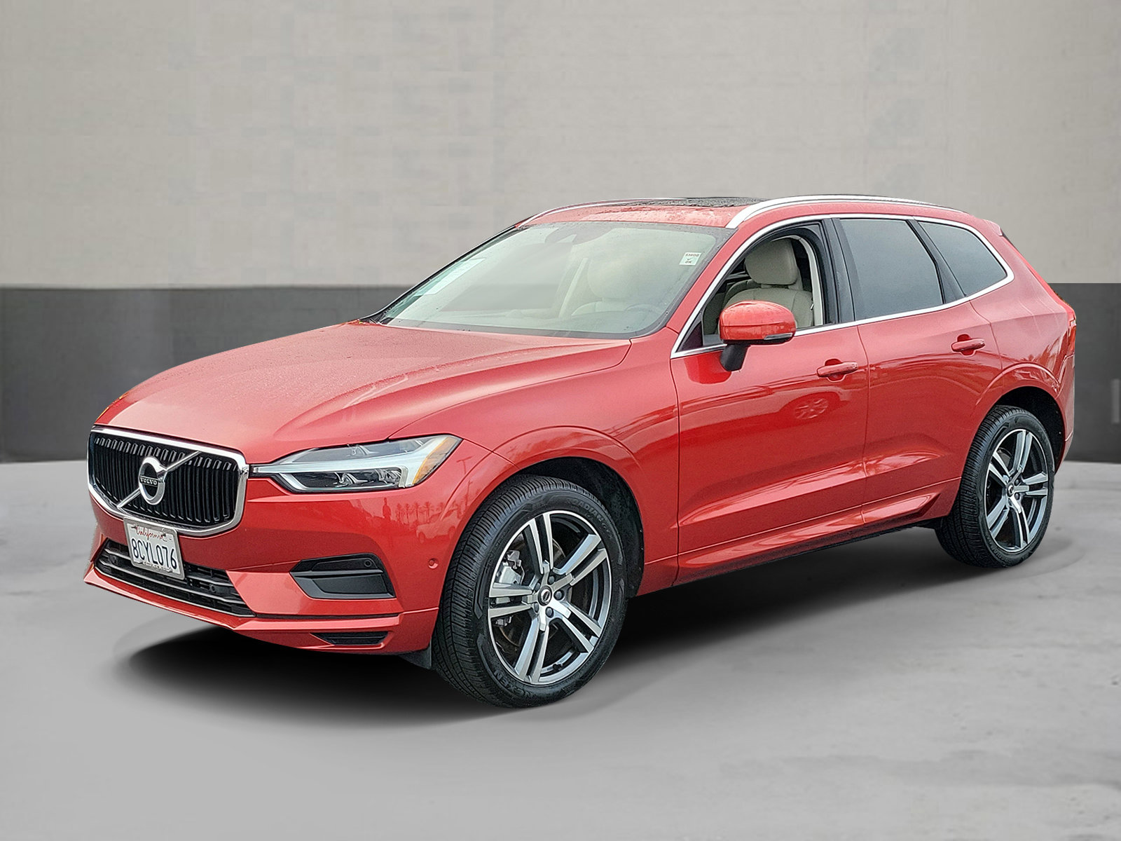 Used 2018 Volvo XC60 T6 Momentum w/ Convenience Package image 1