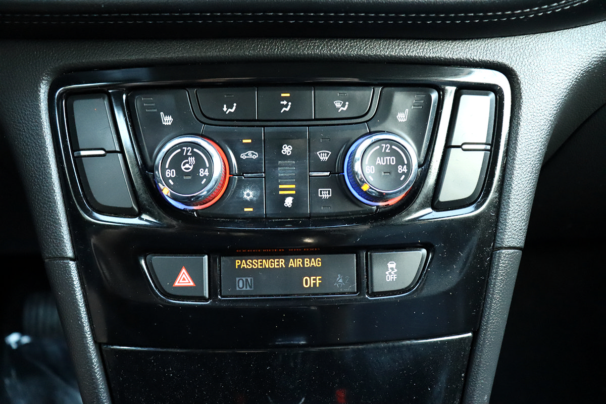 Used 2017 Buick Encore Essence FWD image 32