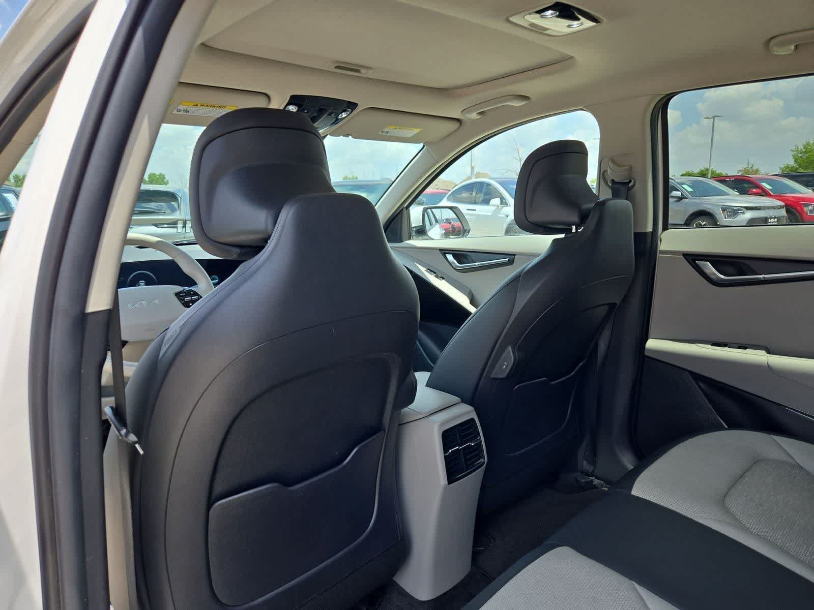 Certified 2023 Kia Niro Wave w/ Wave Preserve Package FWD image 15