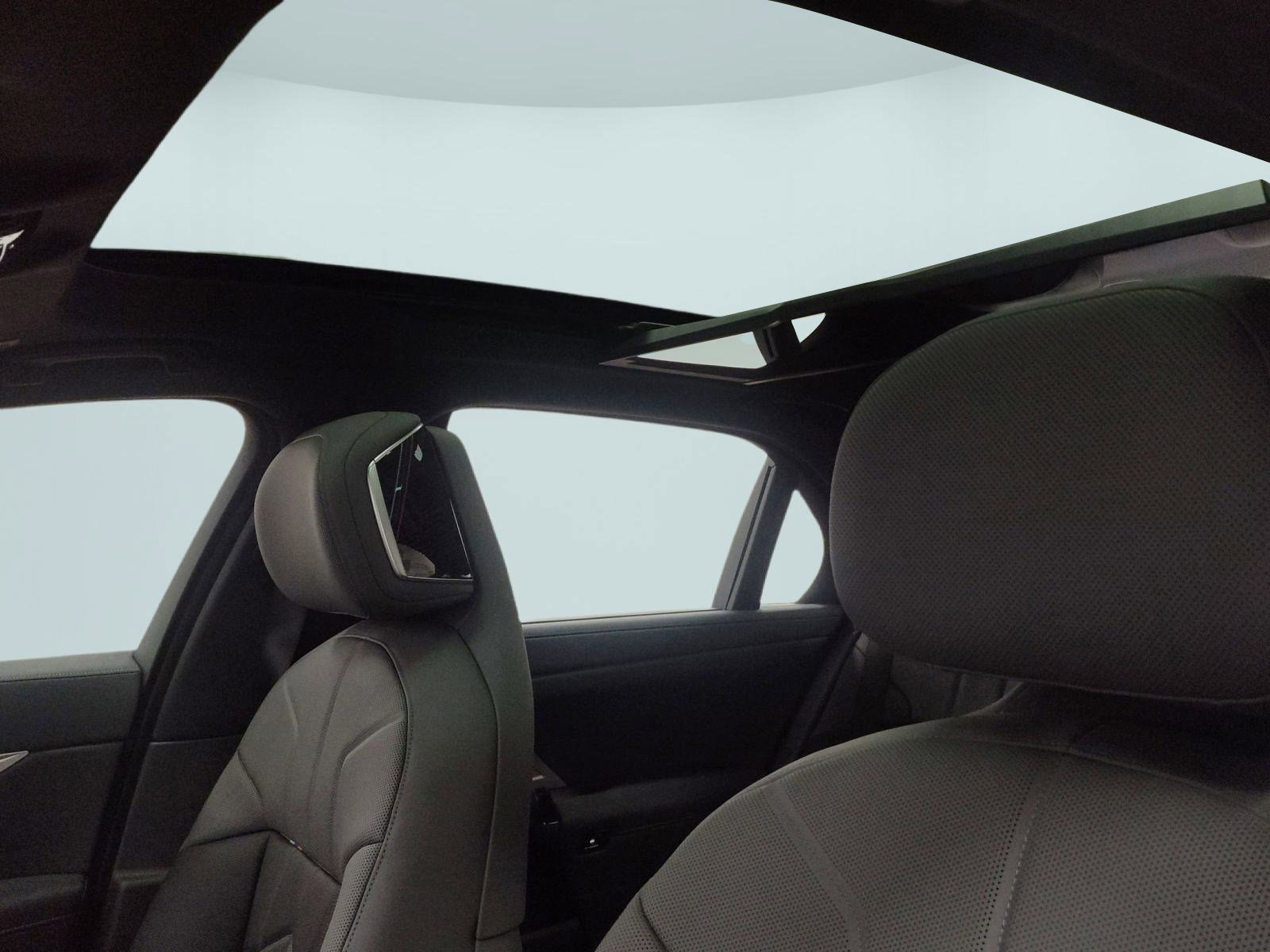 Used 2026 BMW 750e xDrive image 12