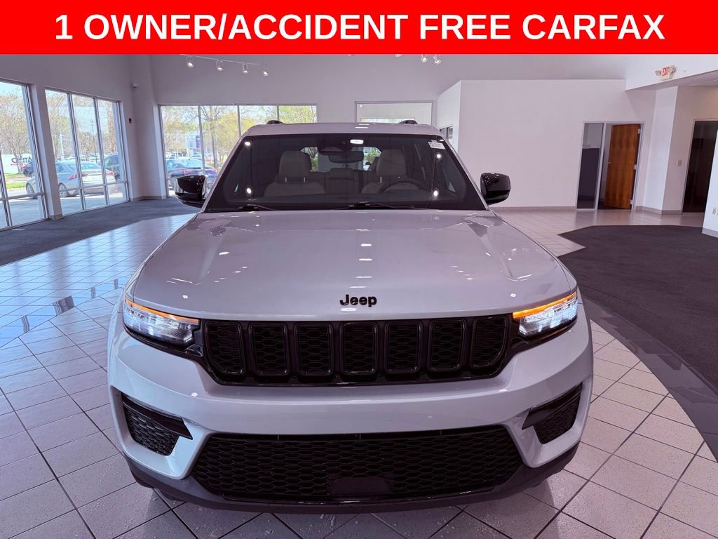 Used 2024 Jeep Grand Cherokee Limited w/ Black Appearance Package image 2