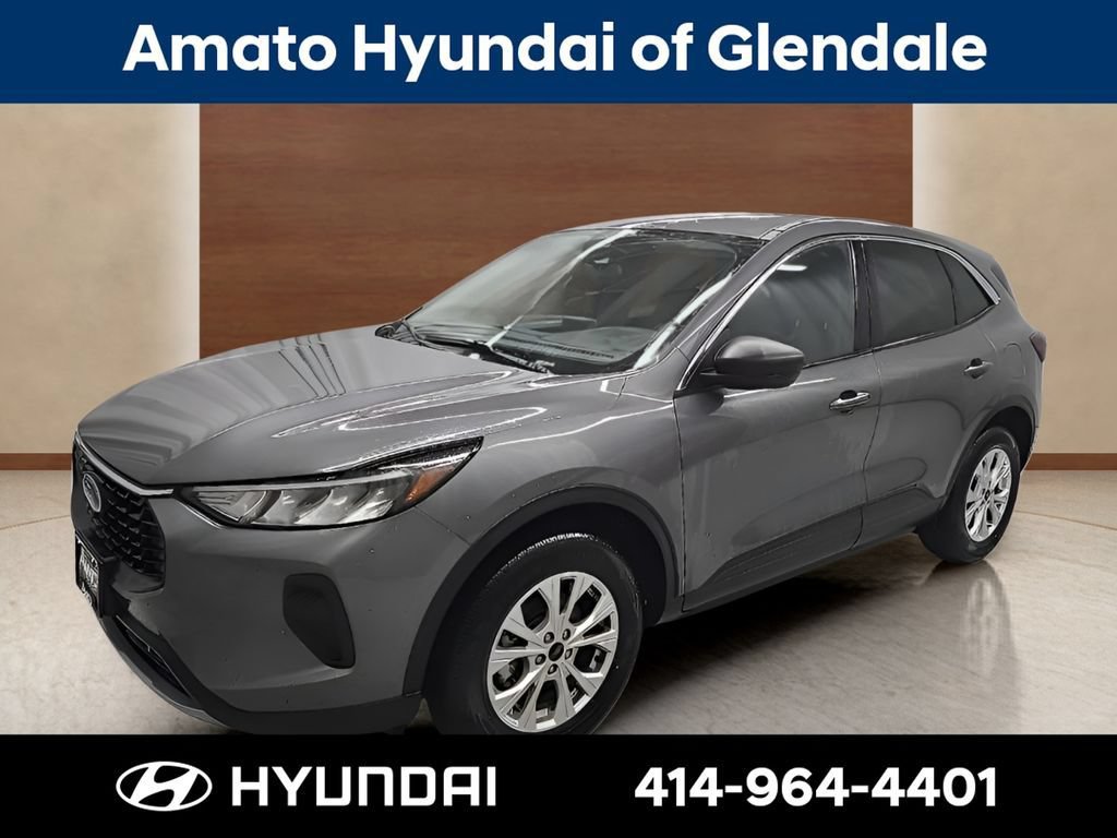 Used 2024 Ford Escape Active AWD/4WD image 2