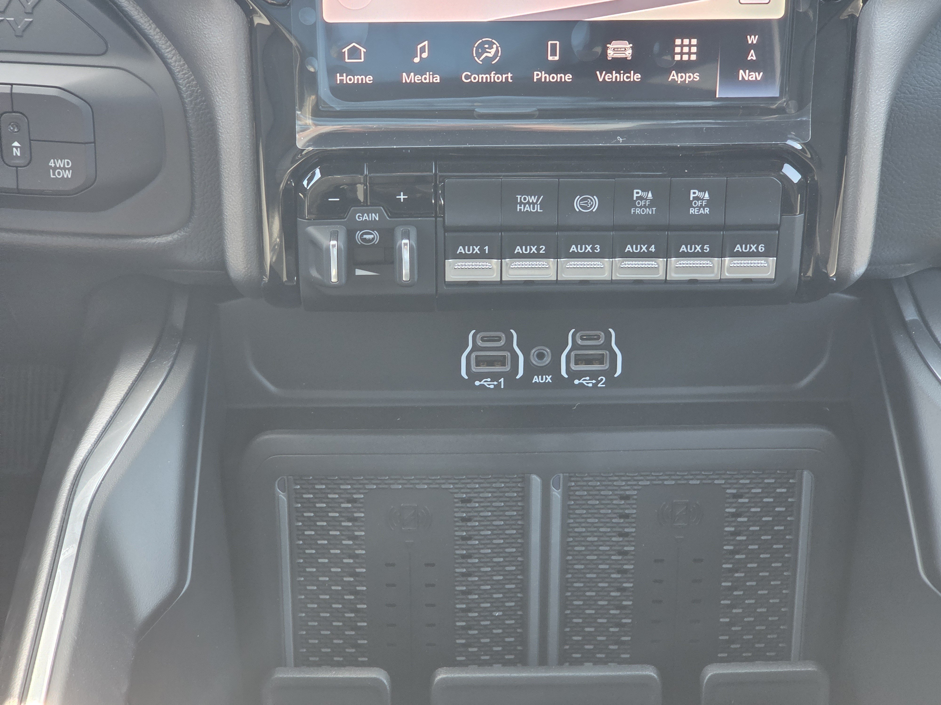 New 2026 RAM 2500 Laramie w/ Sport Appearance Package AWD/4WD image 11