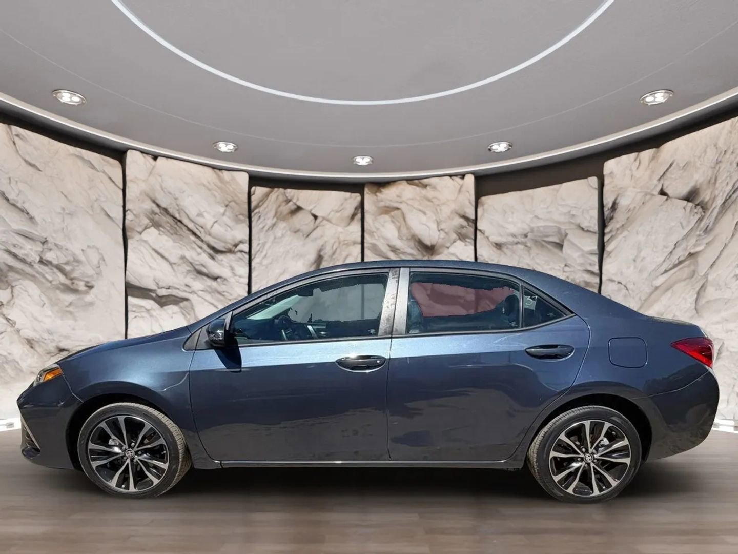 Used 2017 Toyota Corolla SE w/ SE Premium Package FWD image 5