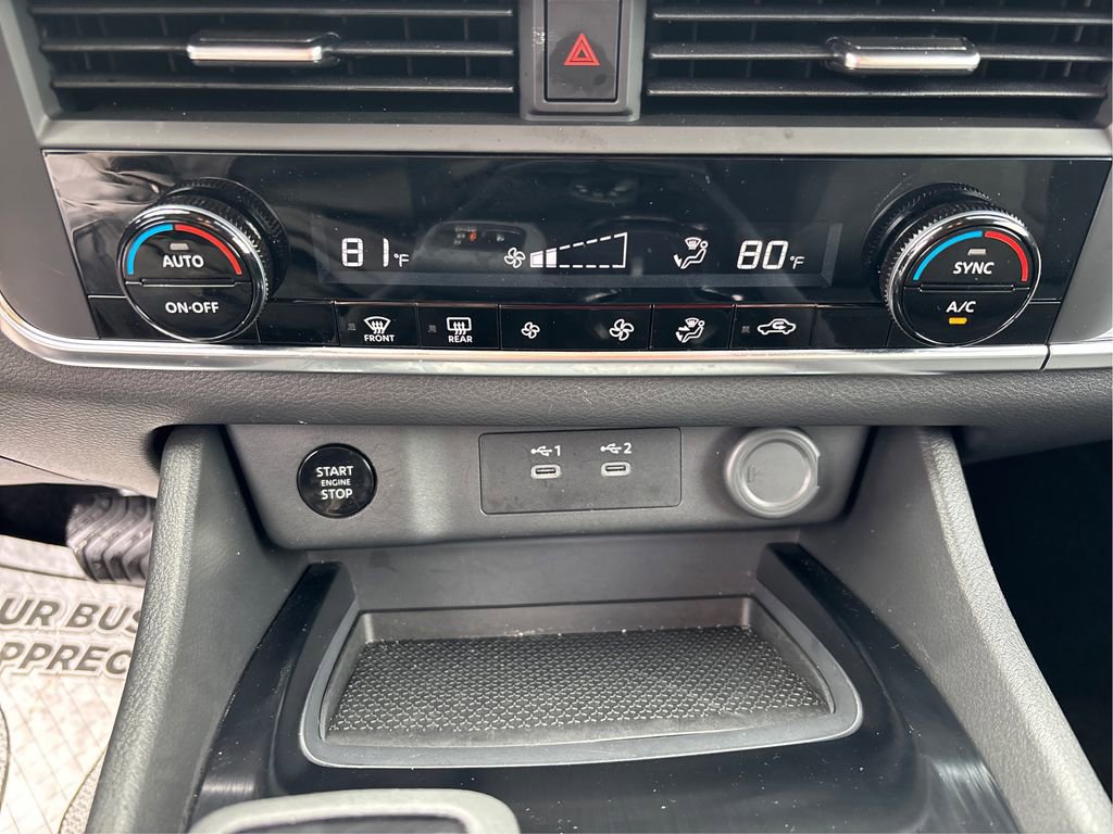 Used 2025 Nissan Rogue SV image 31